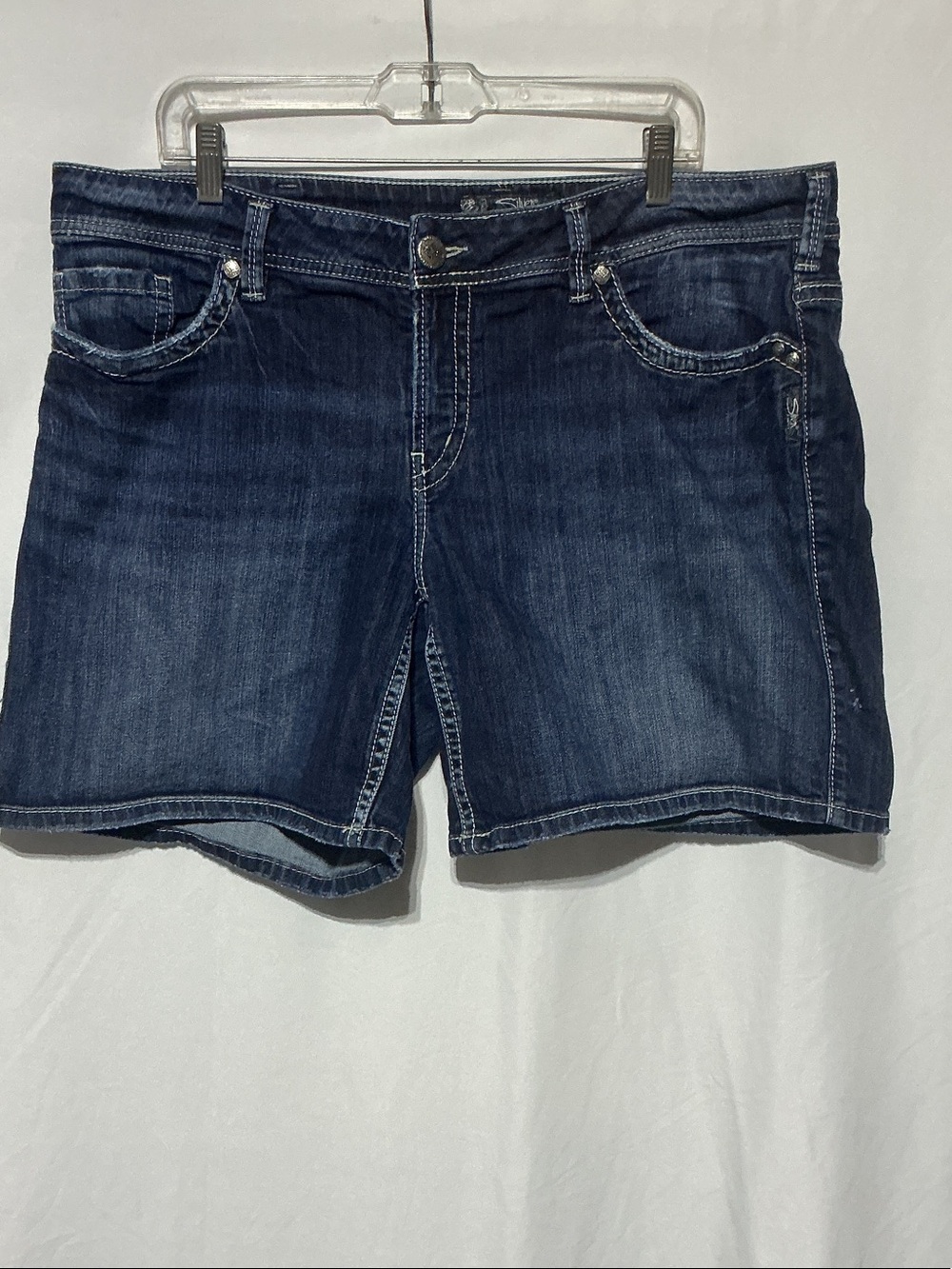 Silver Suki Women’s Mid Rise Distressed Denim Women's Shorts Sz 20